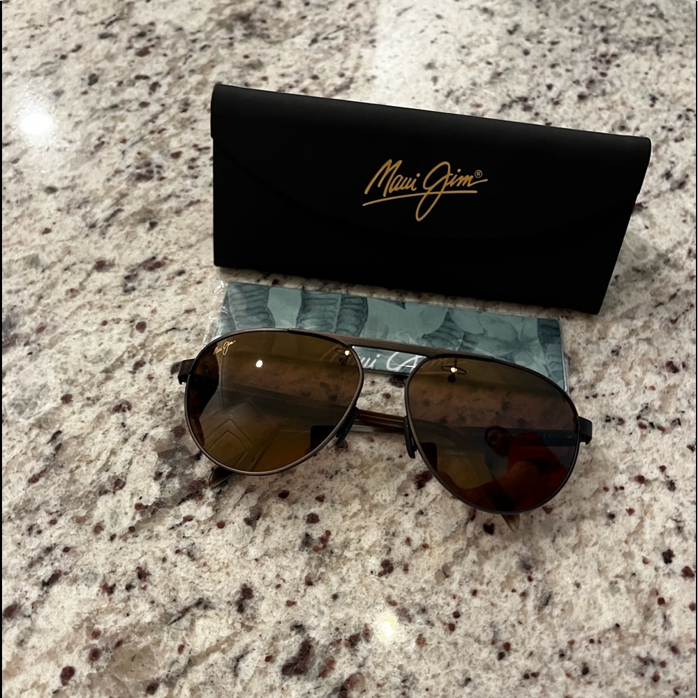 Perfect condition Maui Jim Swinging Bridges polarized sunglasses